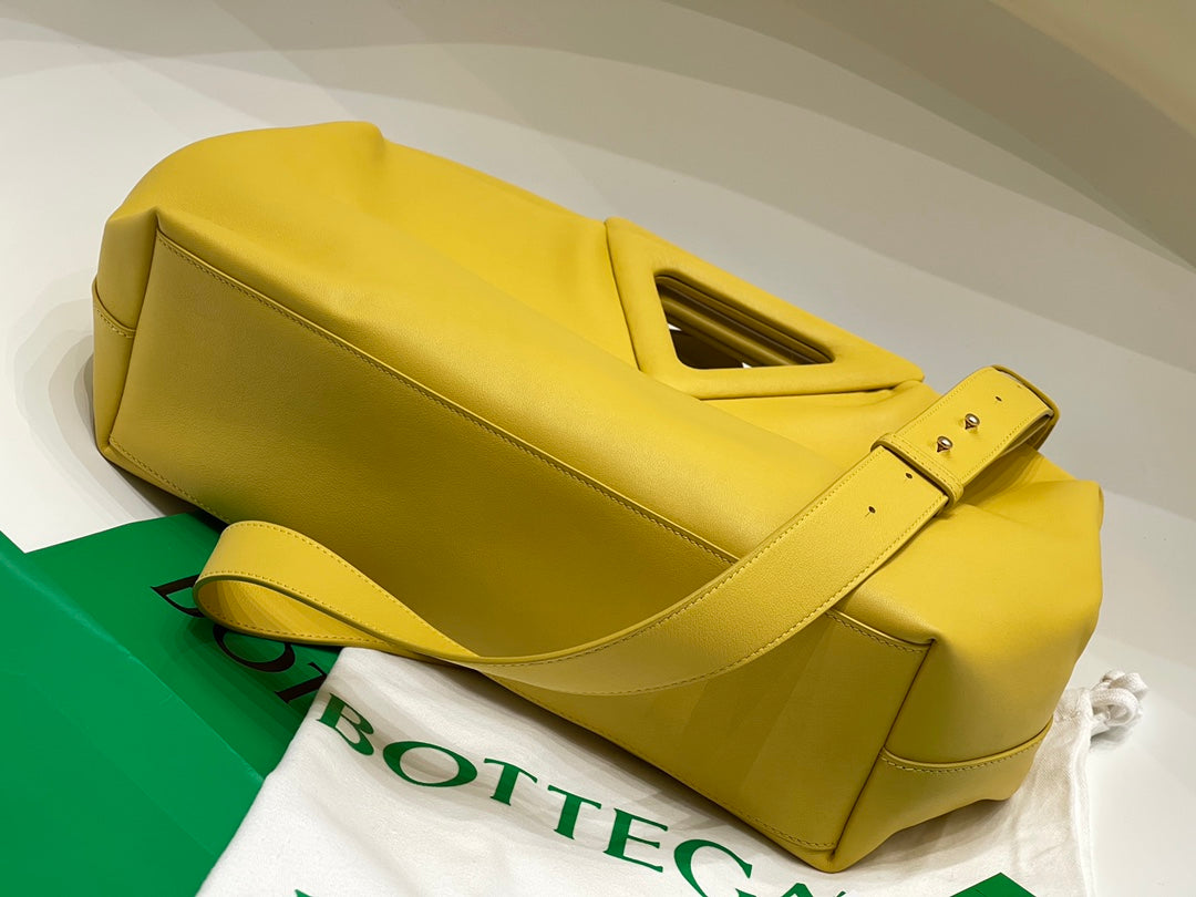 TRIANGLE HANDLE BAG 31 IN DANDELION YELLOW LAMBSKIN