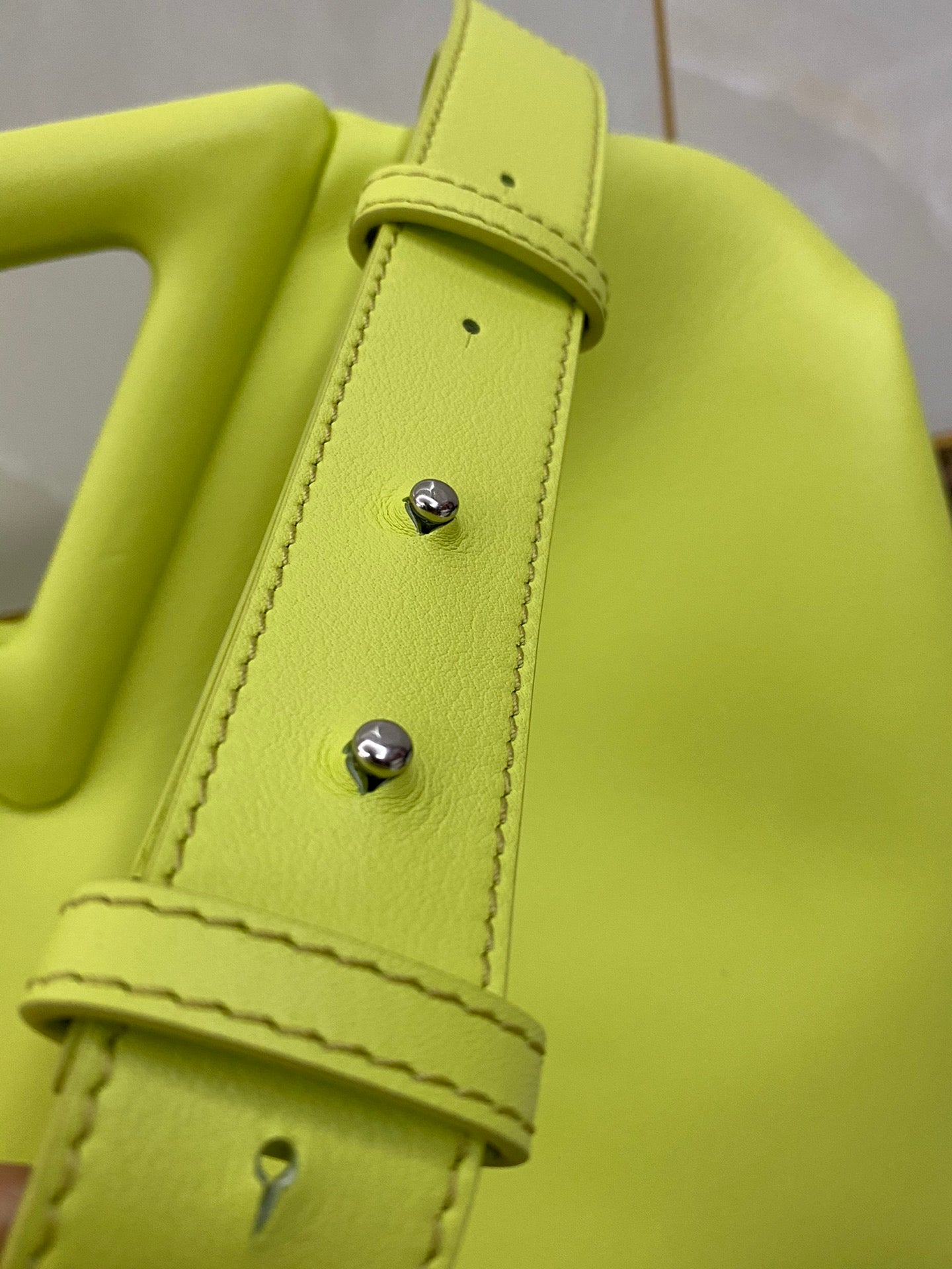 TRIANGLE HANDLE BAG 31 IN VOLT GREEN LAMBSKIN