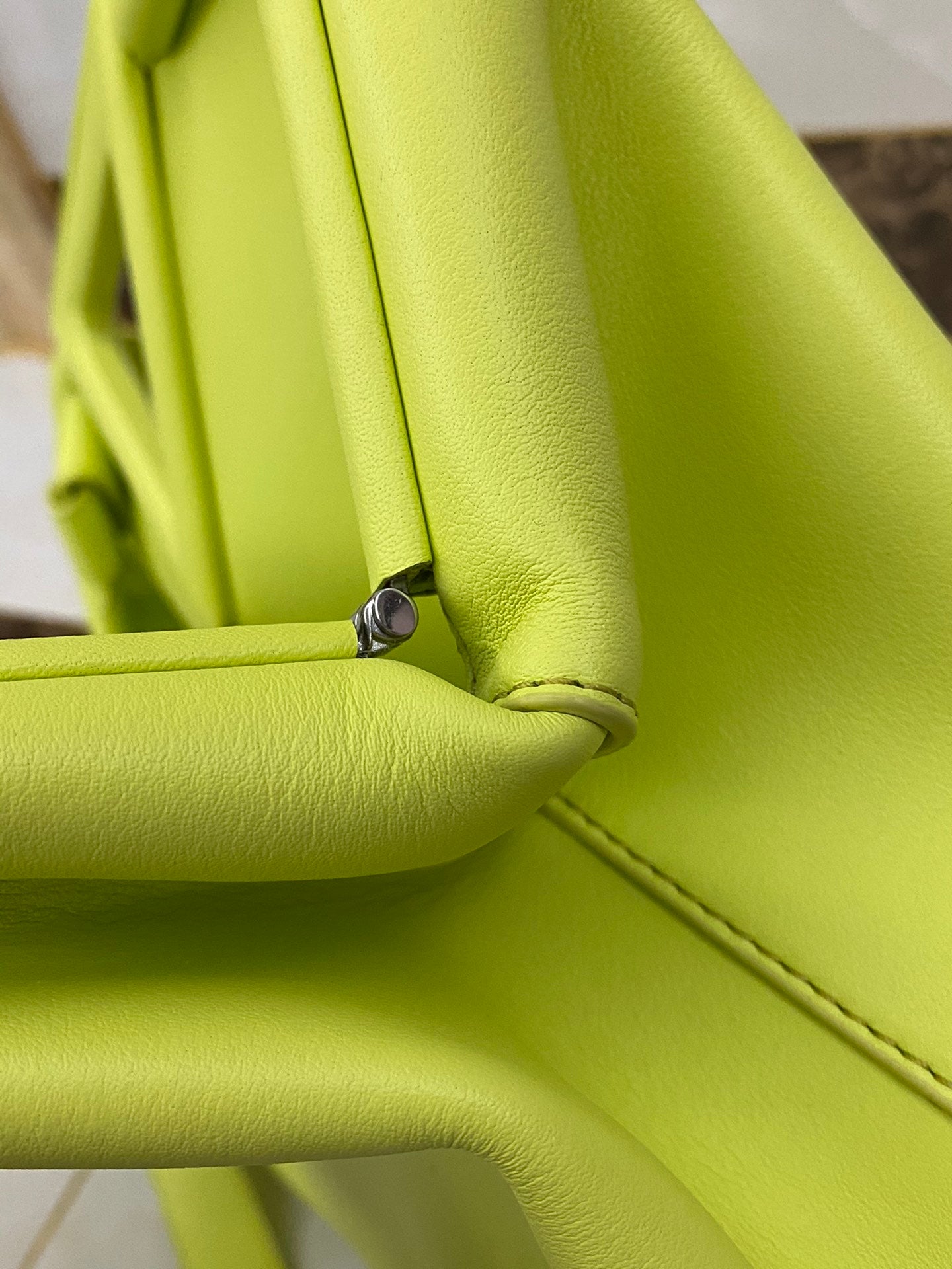 TRIANGLE HANDLE BAG 31 IN VOLT GREEN LAMBSKIN
