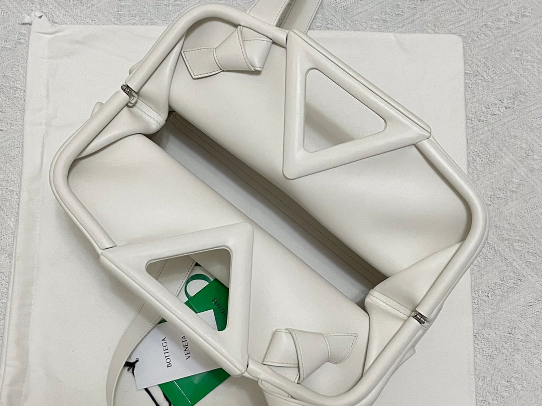 TRIANGLE HANDLE BAG 31 IN WHITE LAMBSKIN