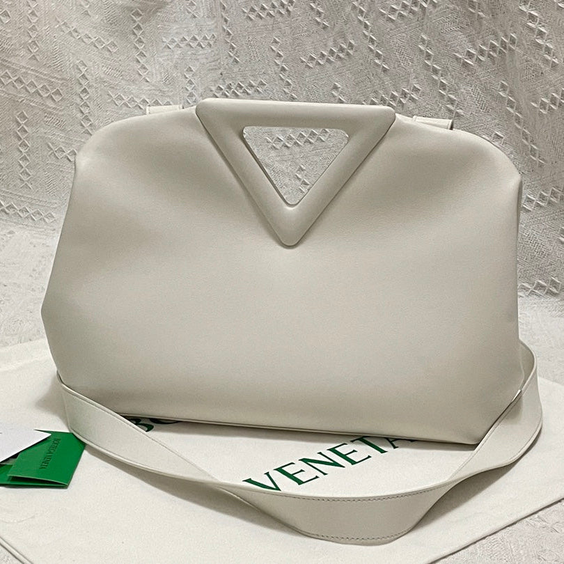 TRIANGLE HANDLE BAG 31 IN WHITE LAMBSKIN