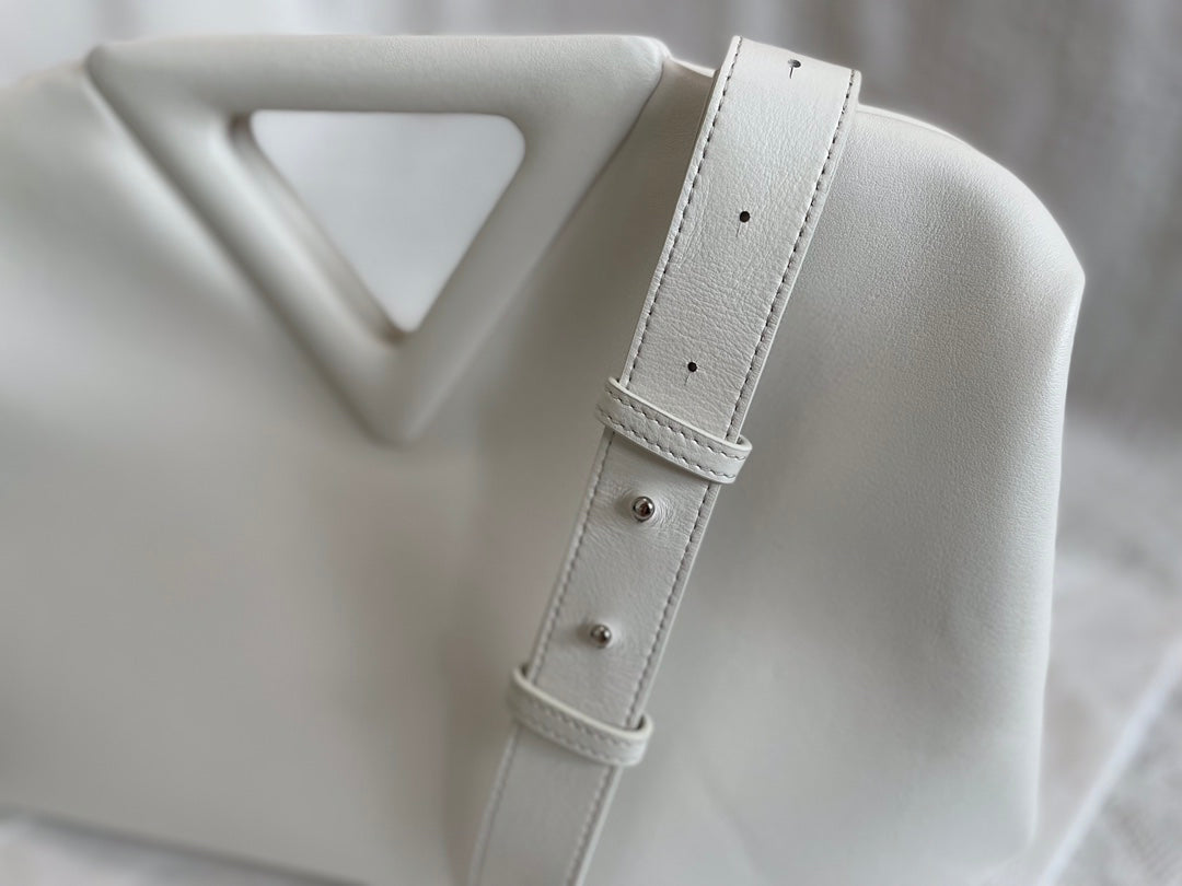 TRIANGLE HANDLE BAG 31 IN WHITE LAMBSKIN