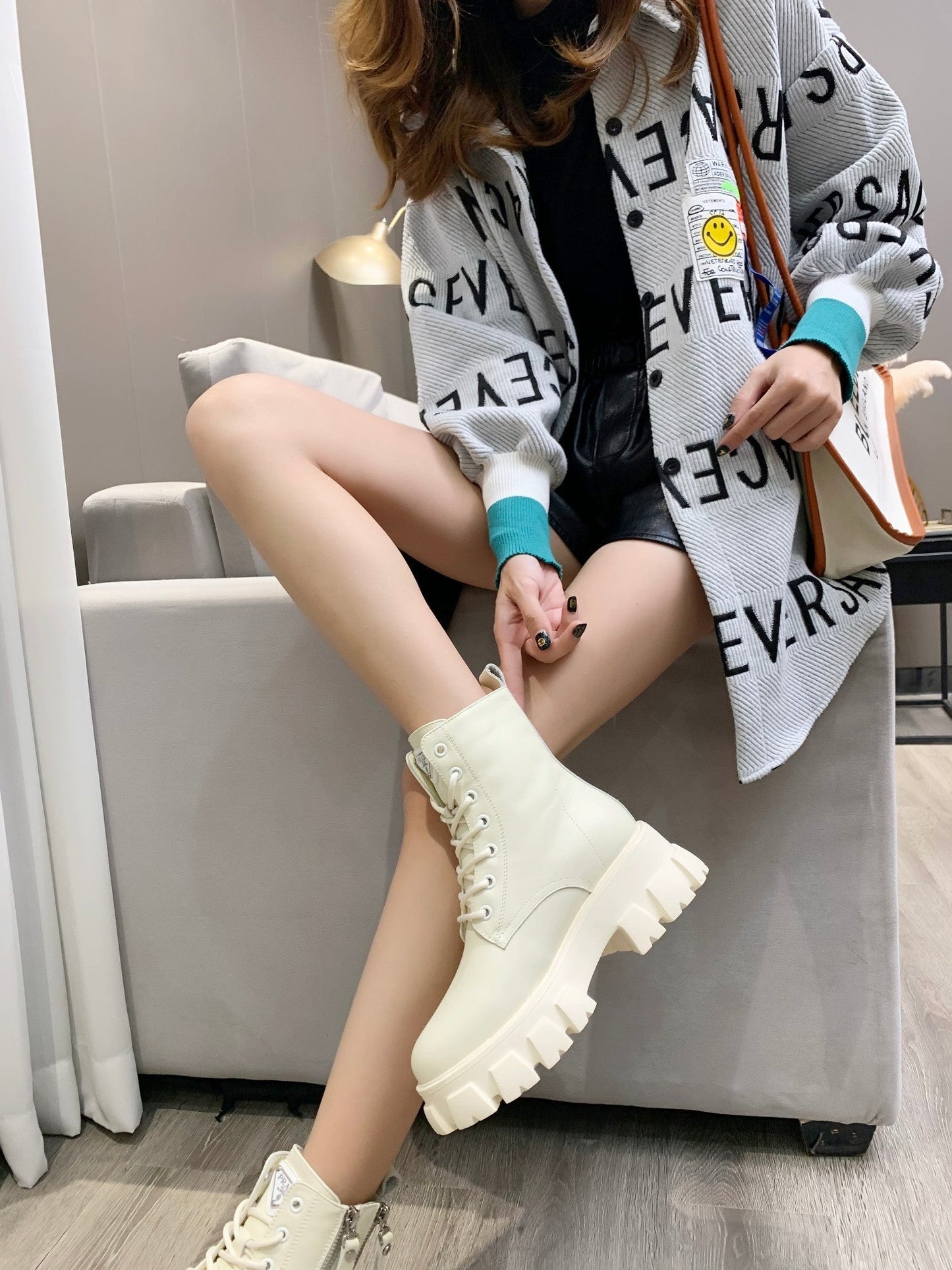 PRADA 25S SNOW BOOTS IN WHITE CALFSKIN