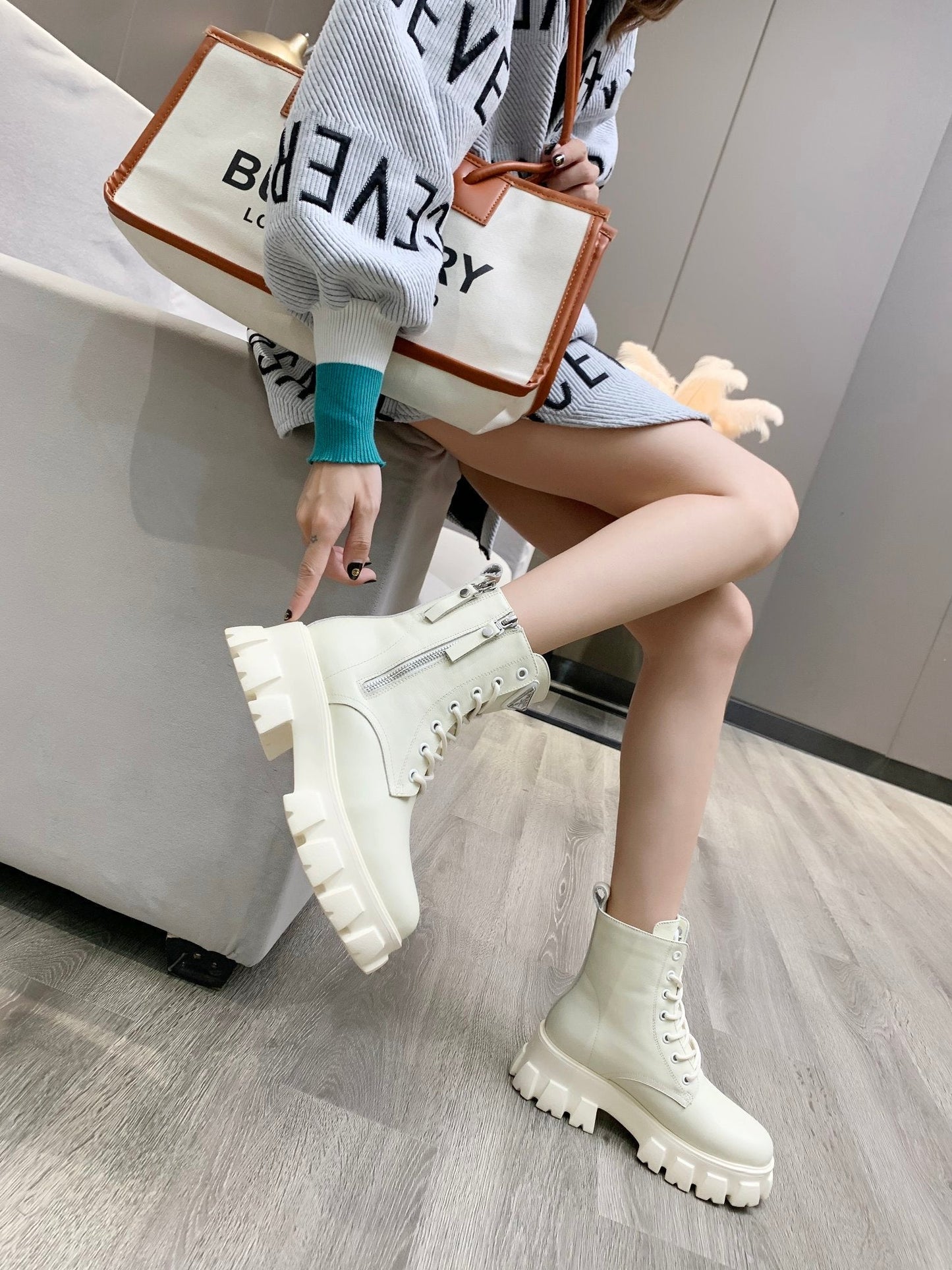 PRADA 25S SNOW BOOTS IN WHITE CALFSKIN