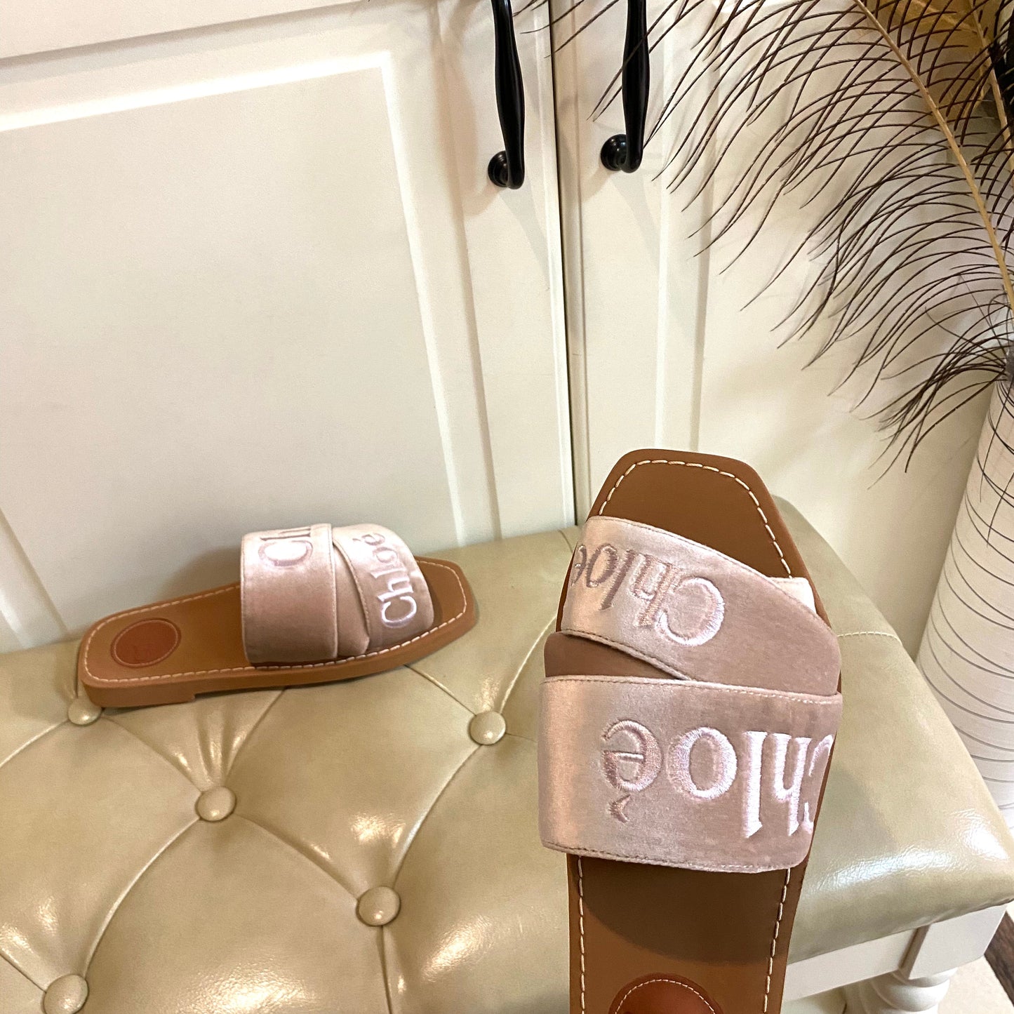 WOODY SLIDES IN DARK PINK IN VELVET WITH EMBROIDERED LOGO STRAPS