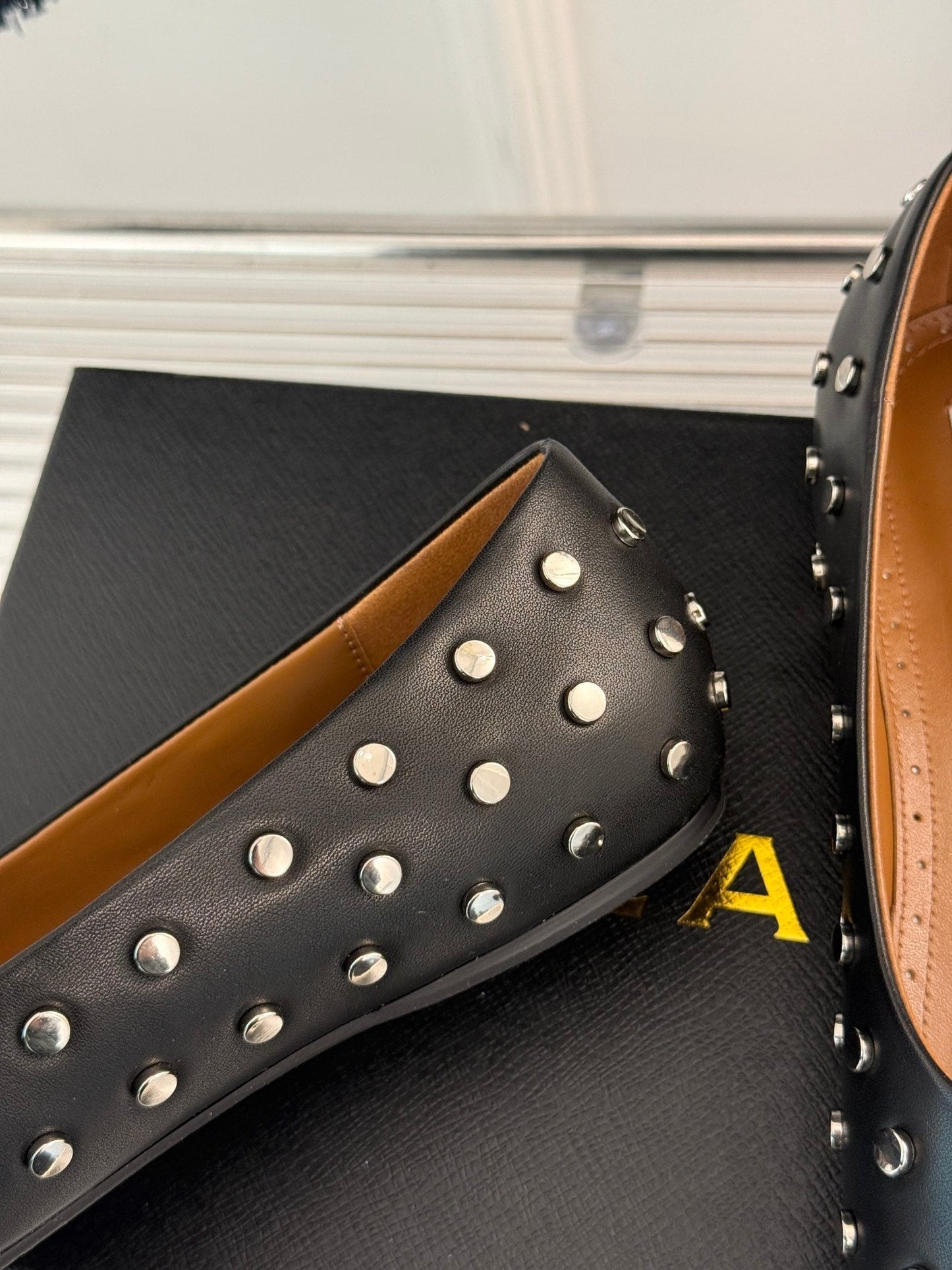 STUD-EMBELLISHED BALLET FLATS IN BLACK CALFSKIN
