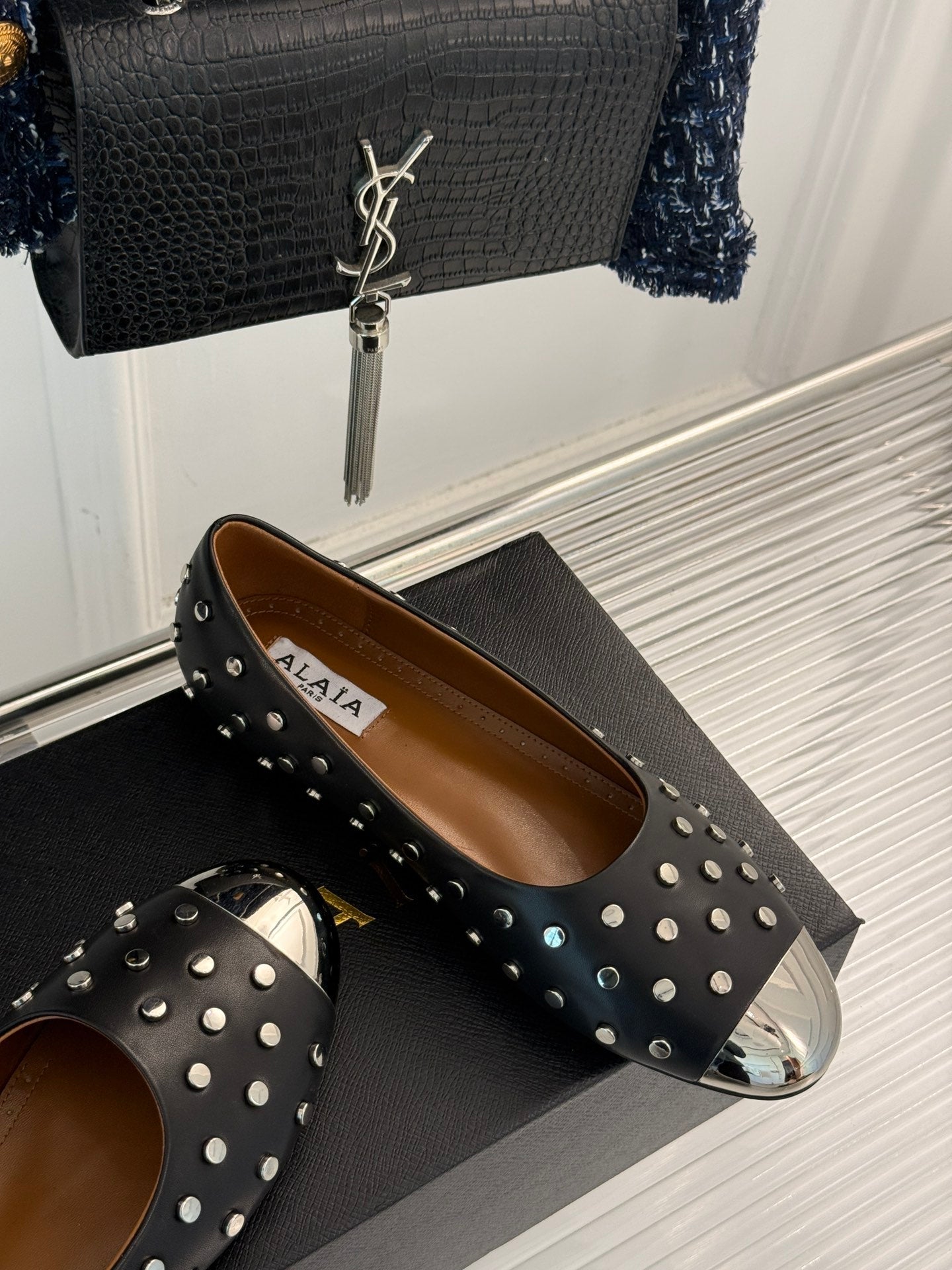 STUD-EMBELLISHED BALLET FLATS IN BLACK CALFSKIN