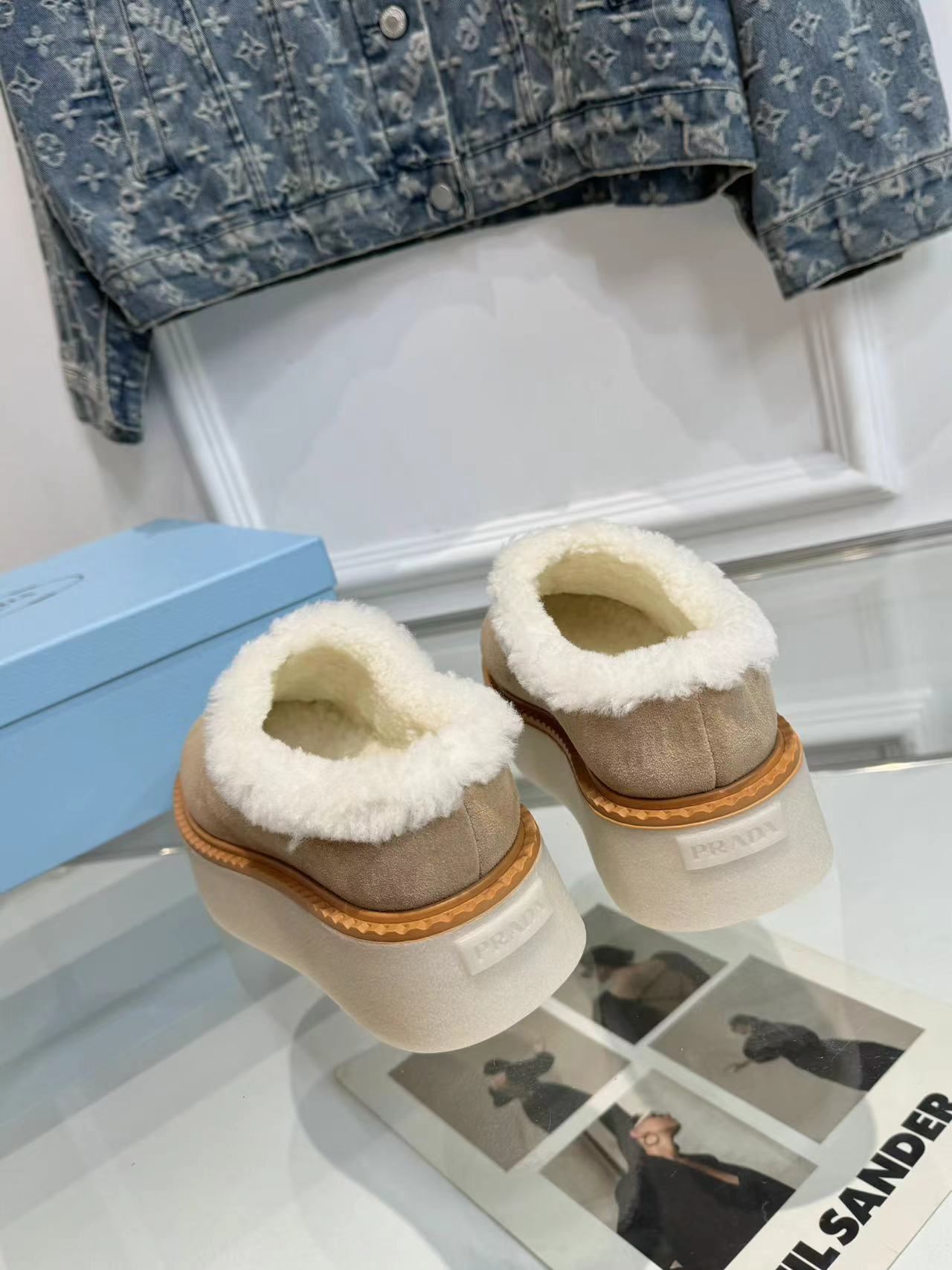 TRIANGLE LOGO MULES IN BEIGE SUEDE AND SHEARLING LINING