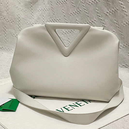 TRIANGLE HANDLE BAG 31 IN WHITE LAMBSKIN