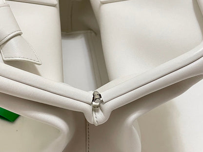 TRIANGLE HANDLE BAG 31 IN WHITE LAMBSKIN