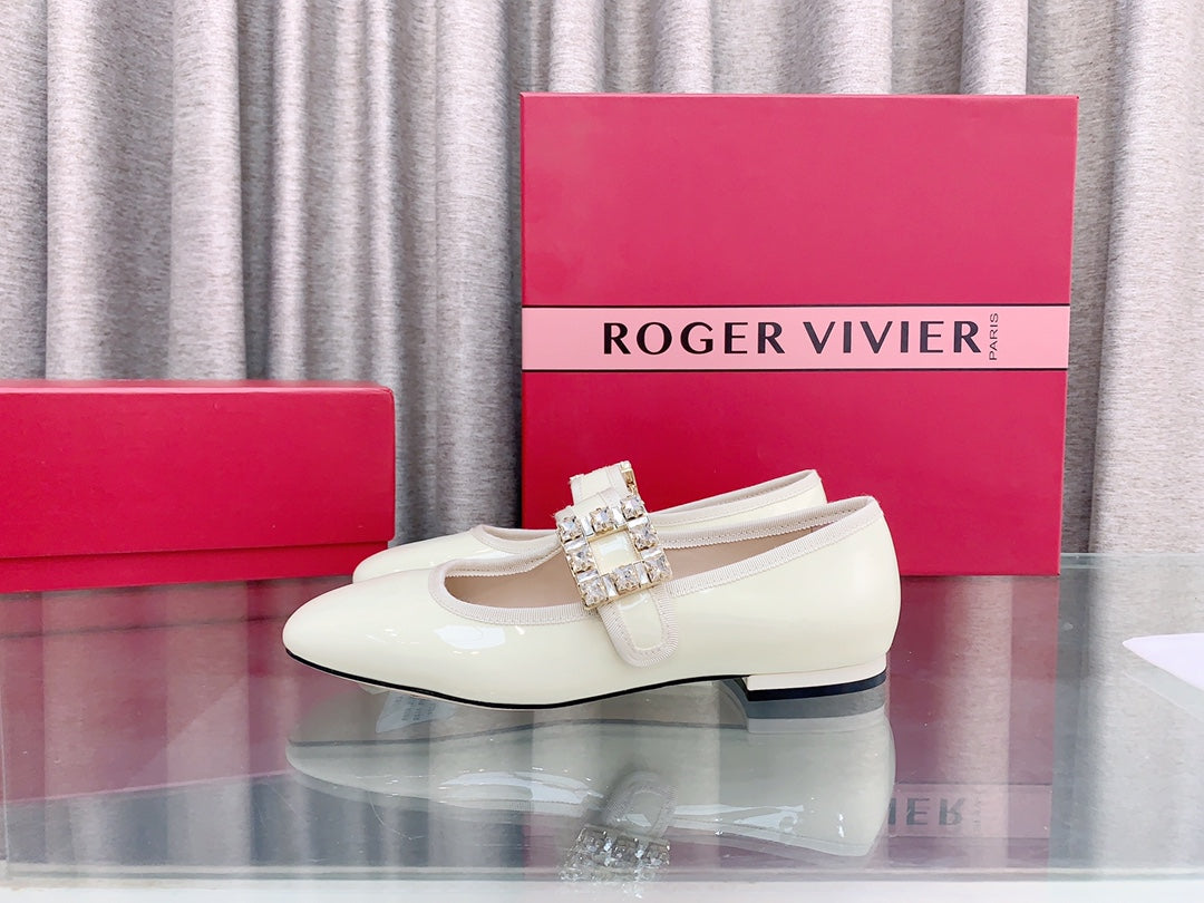 TRÈS VIVIER MARY JANE OFF WHITE PATENT CALFSKIN CRYSTAL BUCKLE