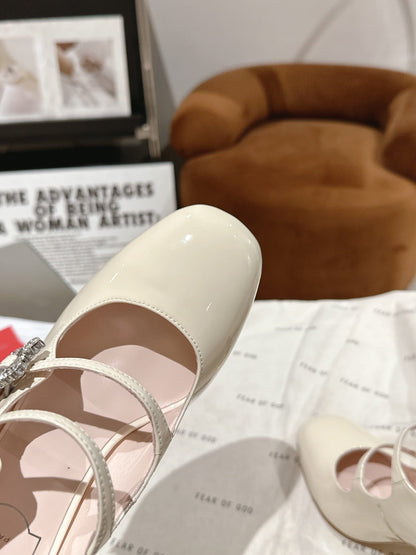 TRÈS VIVIER MARY JANE DOUBLE-STRAP PUMPS IN OFF WHITE PATENT CALFSKIN