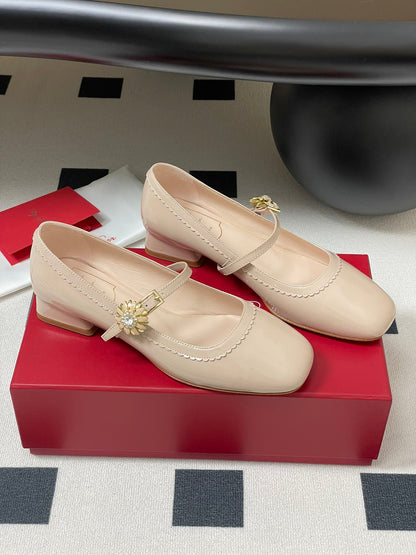 TRÈS VIVIER MARY JANE PUMPS IN BEIGE PATENT CALFSKIN